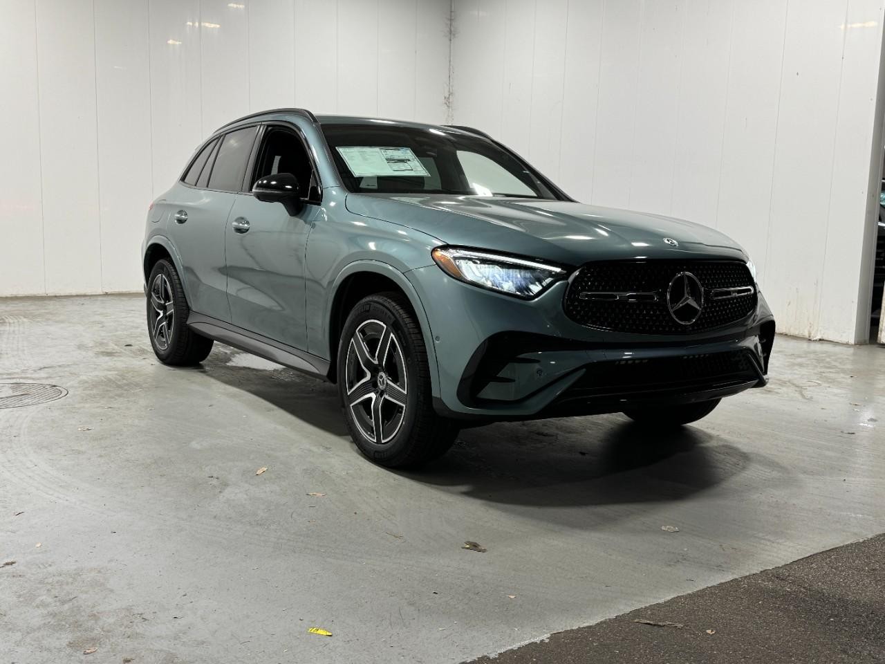 Mercedes-Benz GLC Vehicle Full-screen Gallery Image 6