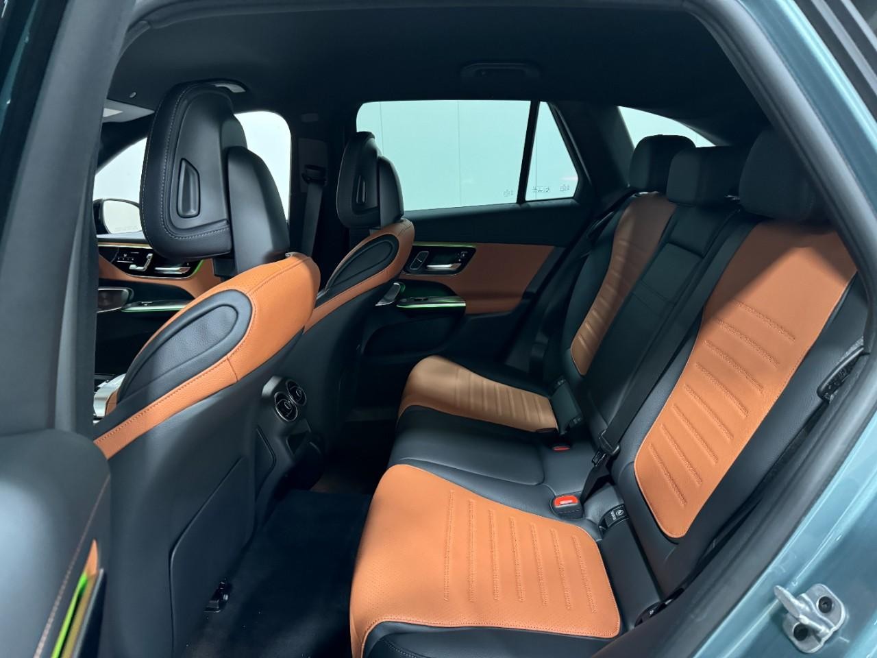 Mercedes-Benz GLC Vehicle Full-screen Gallery Image 8