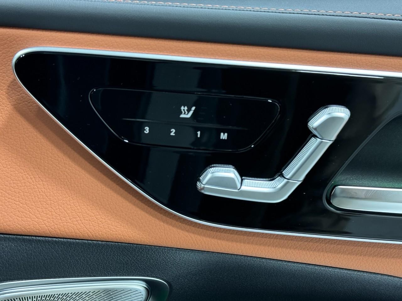 Mercedes-Benz GLC Vehicle Full-screen Gallery Image 18