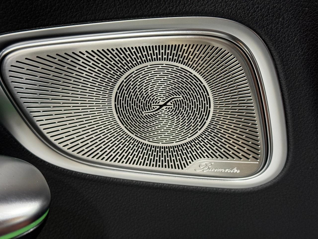 Mercedes-Benz GLC Vehicle Full-screen Gallery Image 24