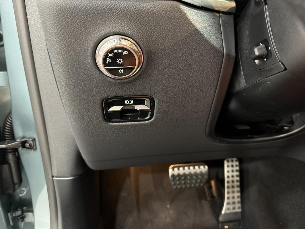 Mercedes-Benz GLC Vehicle Full-screen Gallery Image 29