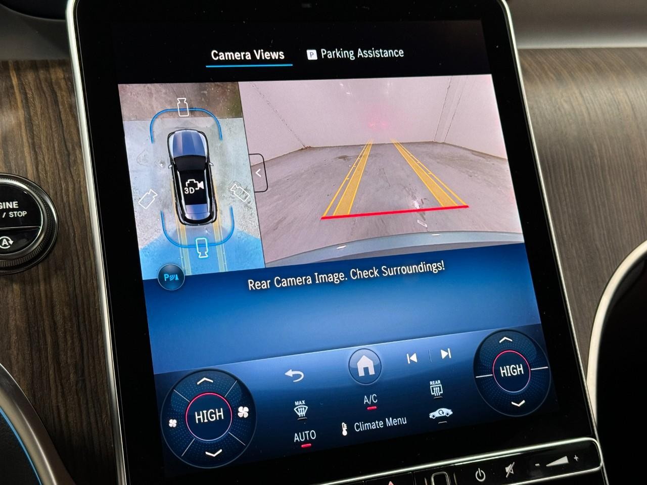 Mercedes-Benz GLC Vehicle Full-screen Gallery Image 34