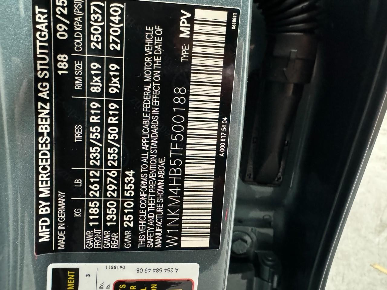 Mercedes-Benz GLC Vehicle Full-screen Gallery Image 35