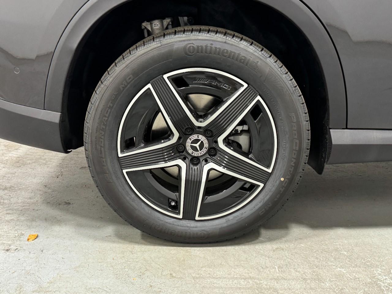 Mercedes-Benz GLC Vehicle Full-screen Gallery Image 5