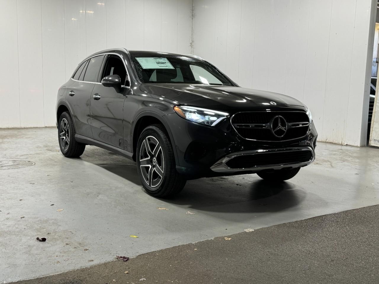 Mercedes-Benz GLC Vehicle Full-screen Gallery Image 6