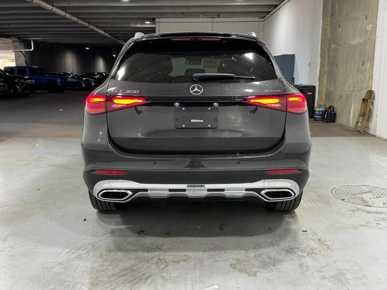 Mercedes-Benz GLC Vehicle Full-screen Gallery Image 9