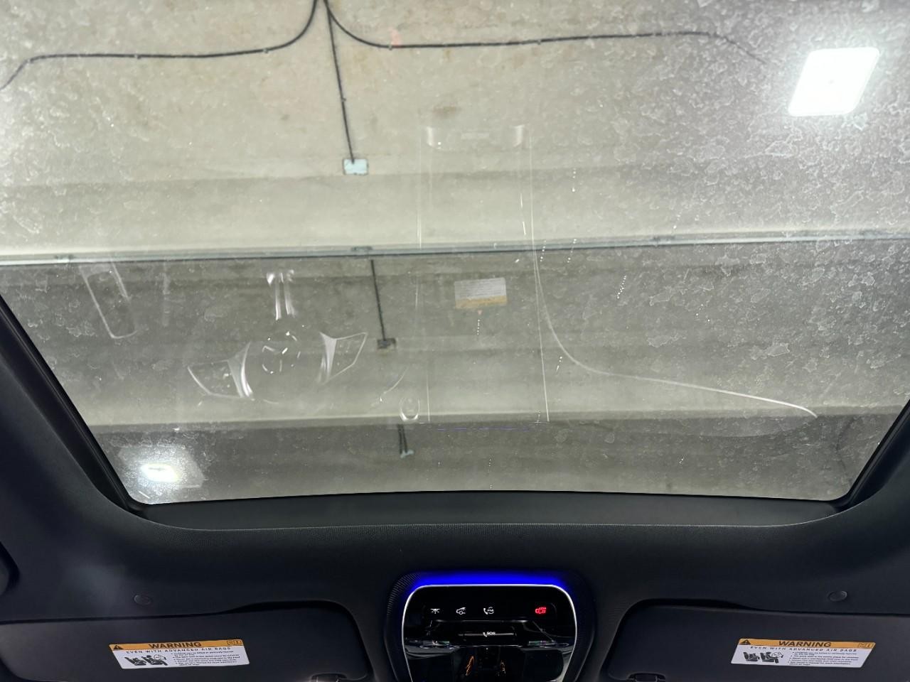 Mercedes-Benz GLC Vehicle Full-screen Gallery Image 11