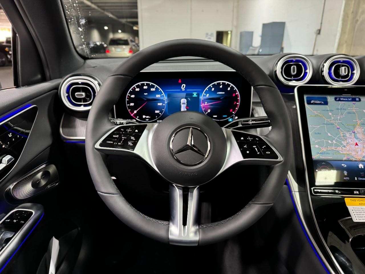 Mercedes-Benz GLC Vehicle Full-screen Gallery Image 13