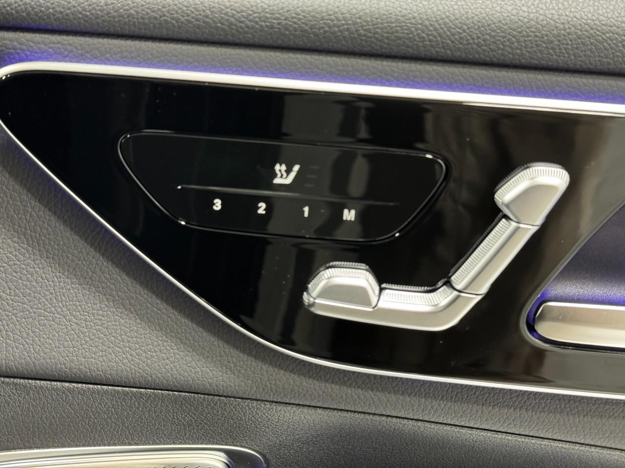 Mercedes-Benz GLC Vehicle Full-screen Gallery Image 19