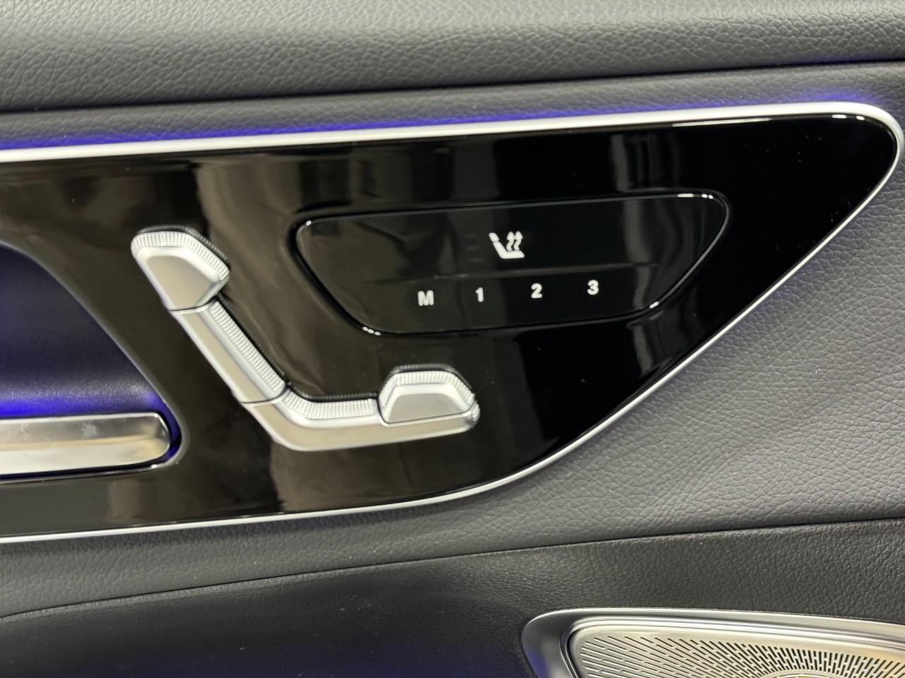 Mercedes-Benz GLC Vehicle Full-screen Gallery Image 22