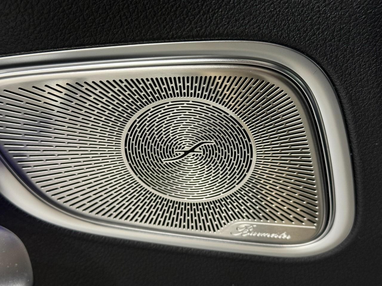 Mercedes-Benz GLC Vehicle Full-screen Gallery Image 25