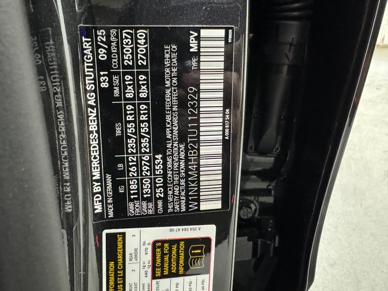 Mercedes-Benz GLC Vehicle Full-screen Gallery Image 30