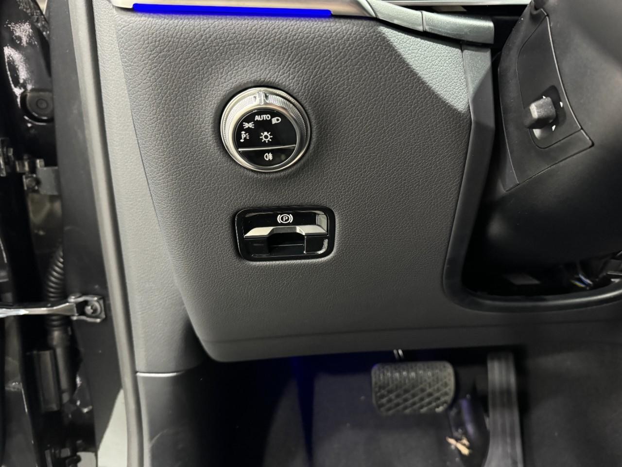 Mercedes-Benz GLC Vehicle Full-screen Gallery Image 31