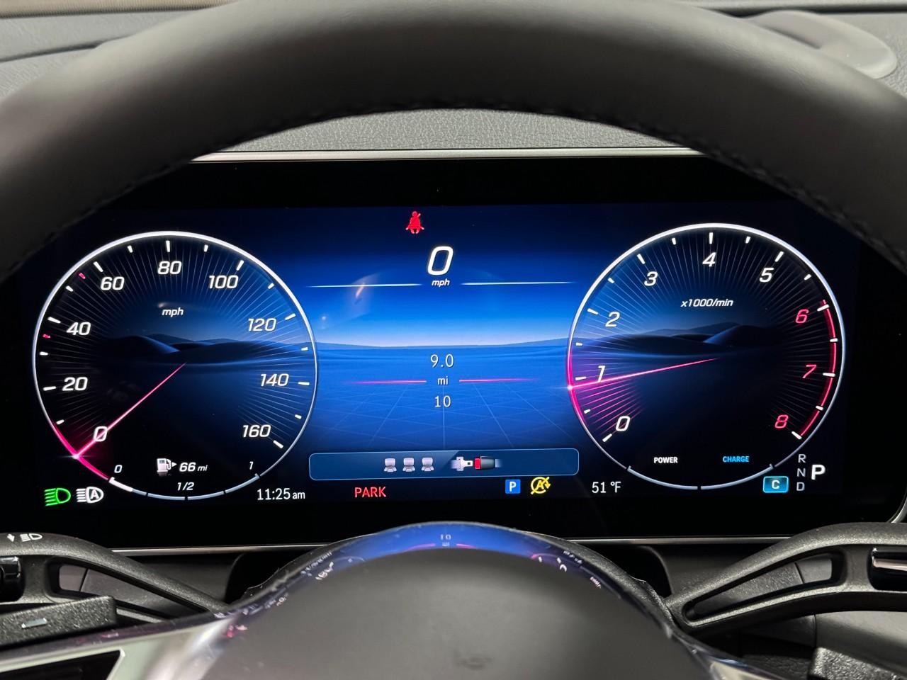 Mercedes-Benz GLC Vehicle Full-screen Gallery Image 34