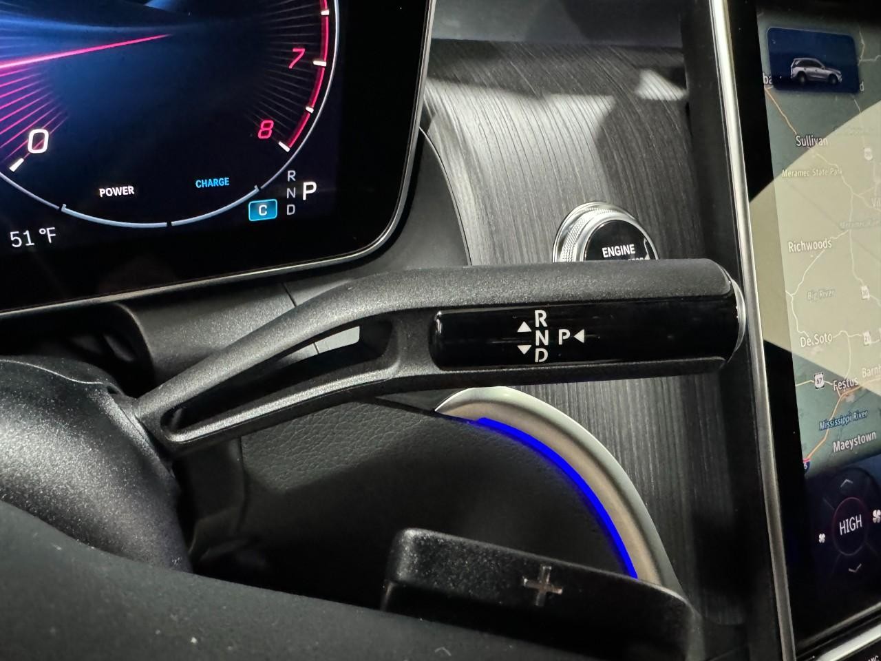 Mercedes-Benz GLC Vehicle Full-screen Gallery Image 35