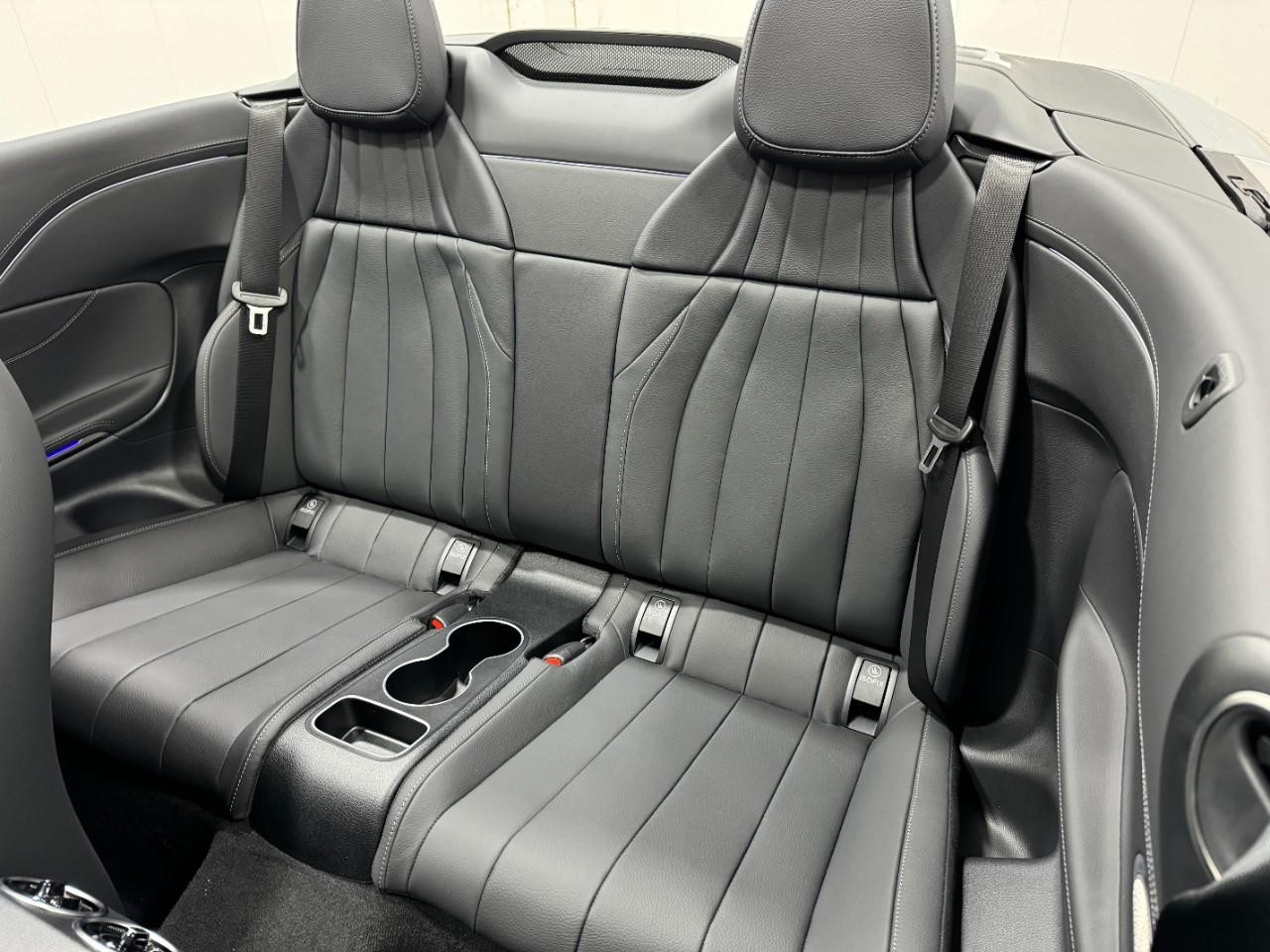 Mercedes-Benz CLE Vehicle Full-screen Gallery Image 8