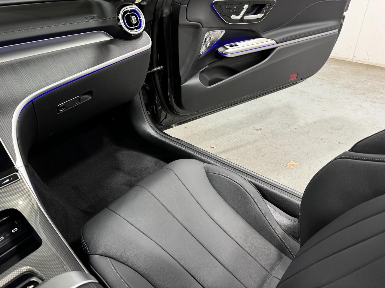 Mercedes-Benz CLE Vehicle Full-screen Gallery Image 14