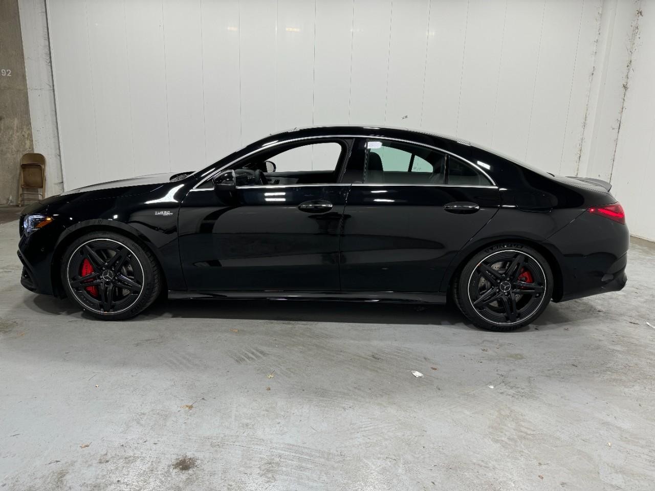 Mercedes-Benz CLA Vehicle Full-screen Gallery Image 2