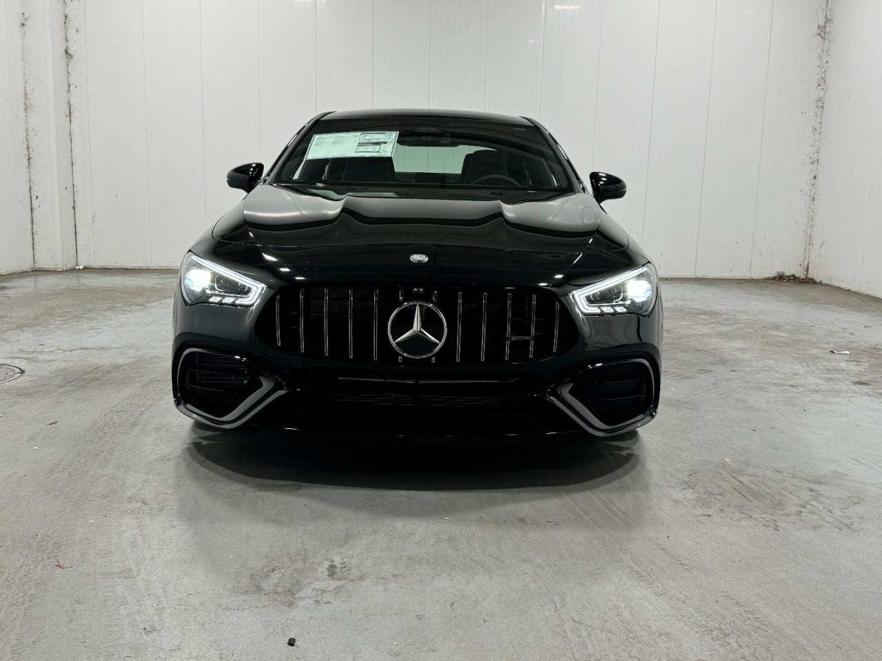 Mercedes-Benz CLA Vehicle Full-screen Gallery Image 7