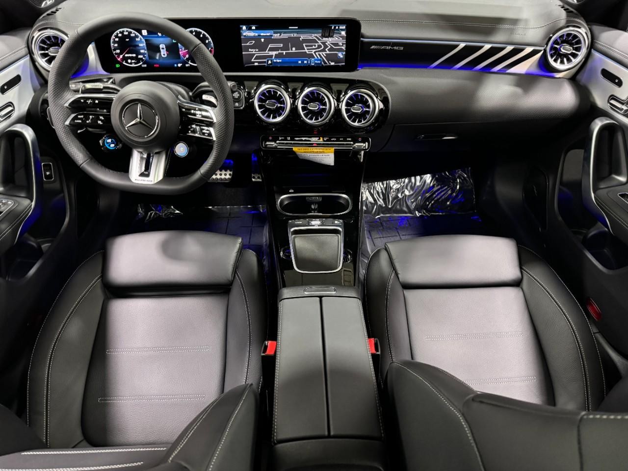 Mercedes-Benz CLA Vehicle Full-screen Gallery Image 12