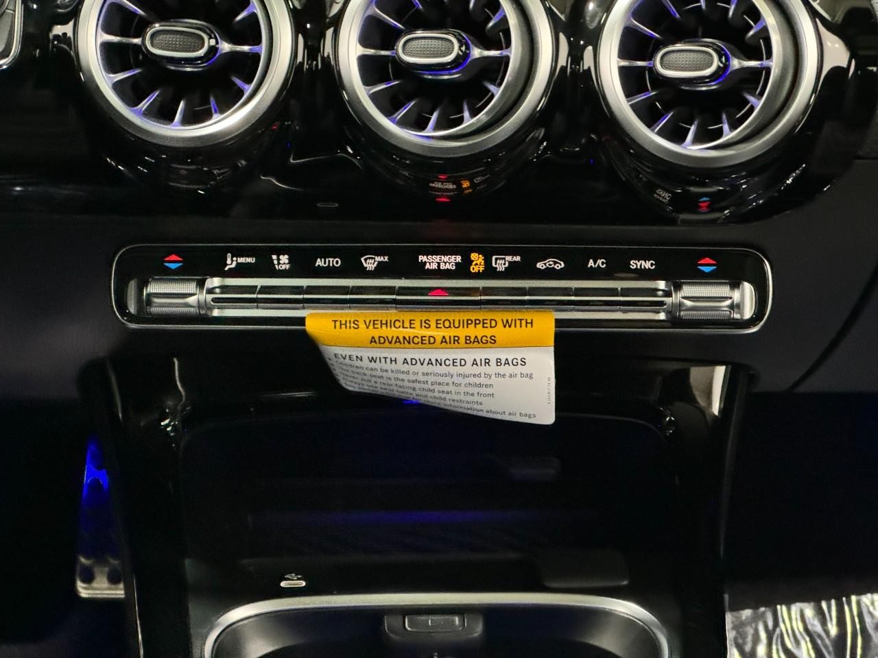 Mercedes-Benz CLA Vehicle Full-screen Gallery Image 15