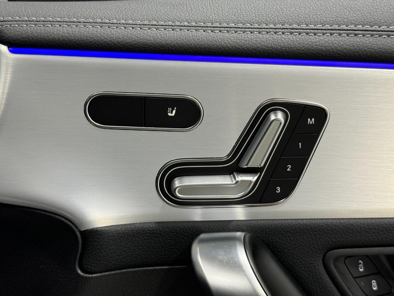 Mercedes-Benz CLA Vehicle Full-screen Gallery Image 20