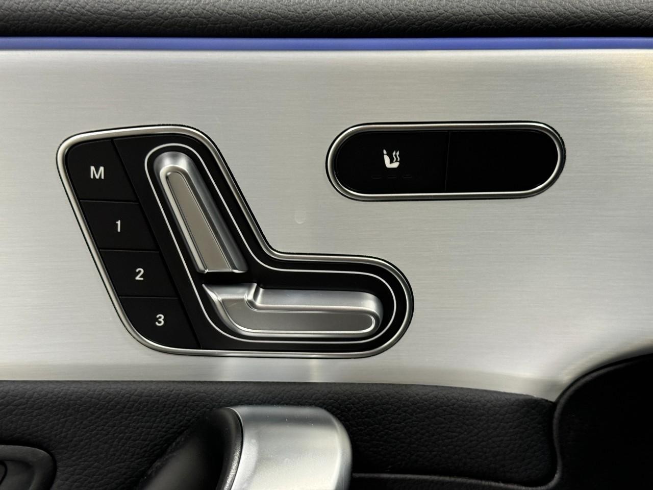 Mercedes-Benz CLA Vehicle Full-screen Gallery Image 23