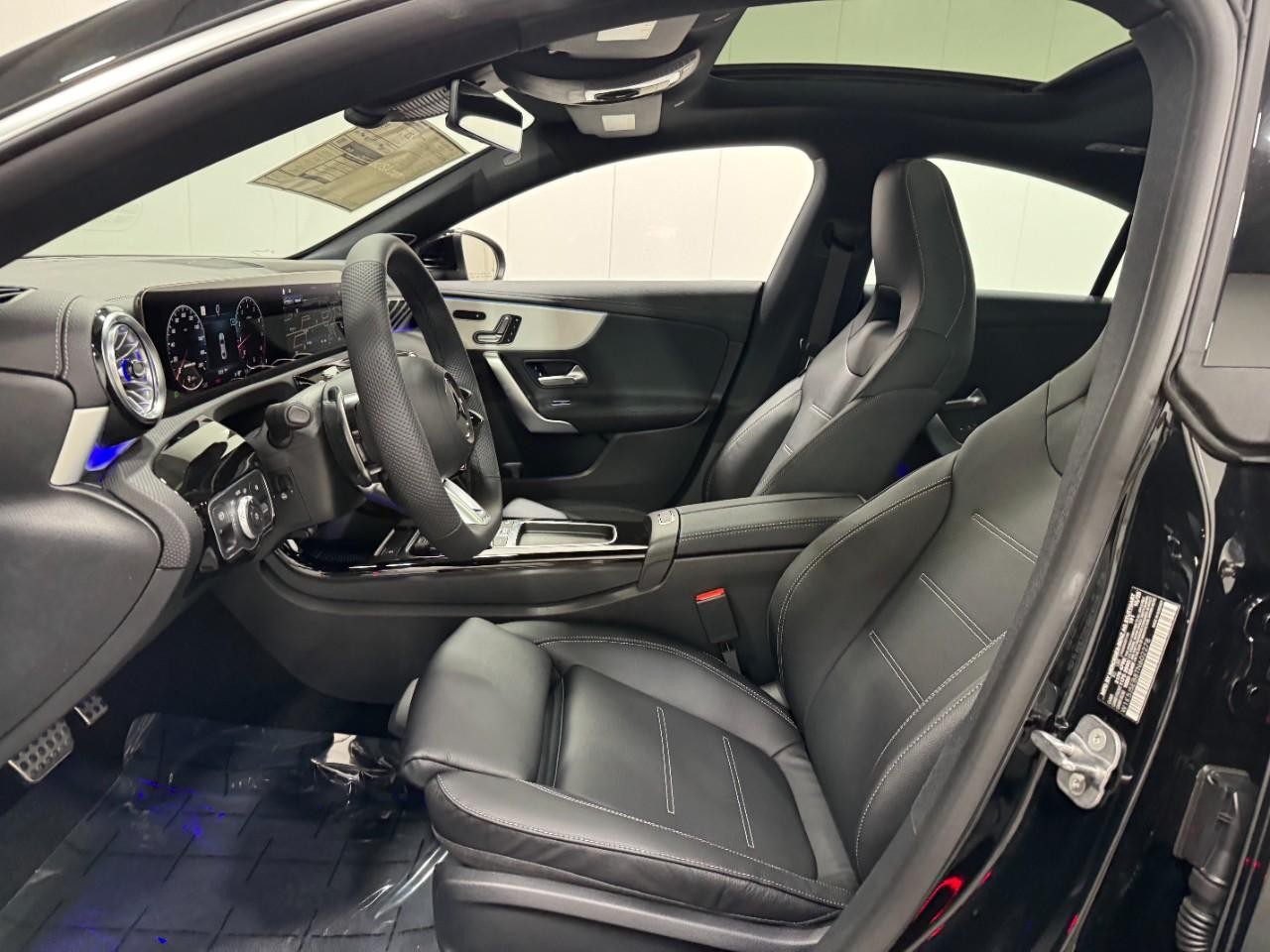 Mercedes-Benz CLA Vehicle Full-screen Gallery Image 27