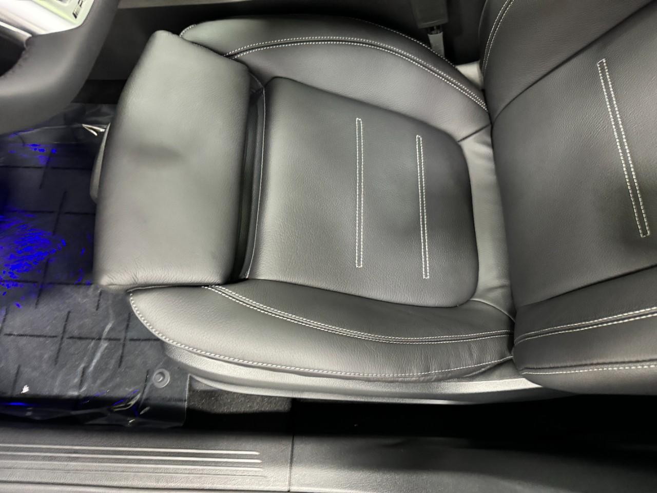 Mercedes-Benz CLA Vehicle Full-screen Gallery Image 28