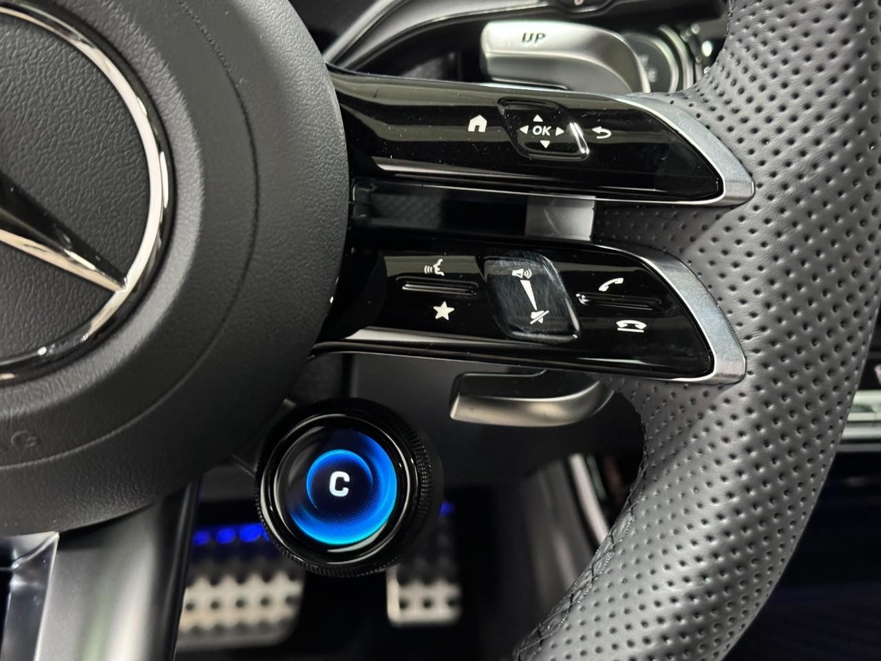 Mercedes-Benz CLA Vehicle Full-screen Gallery Image 32