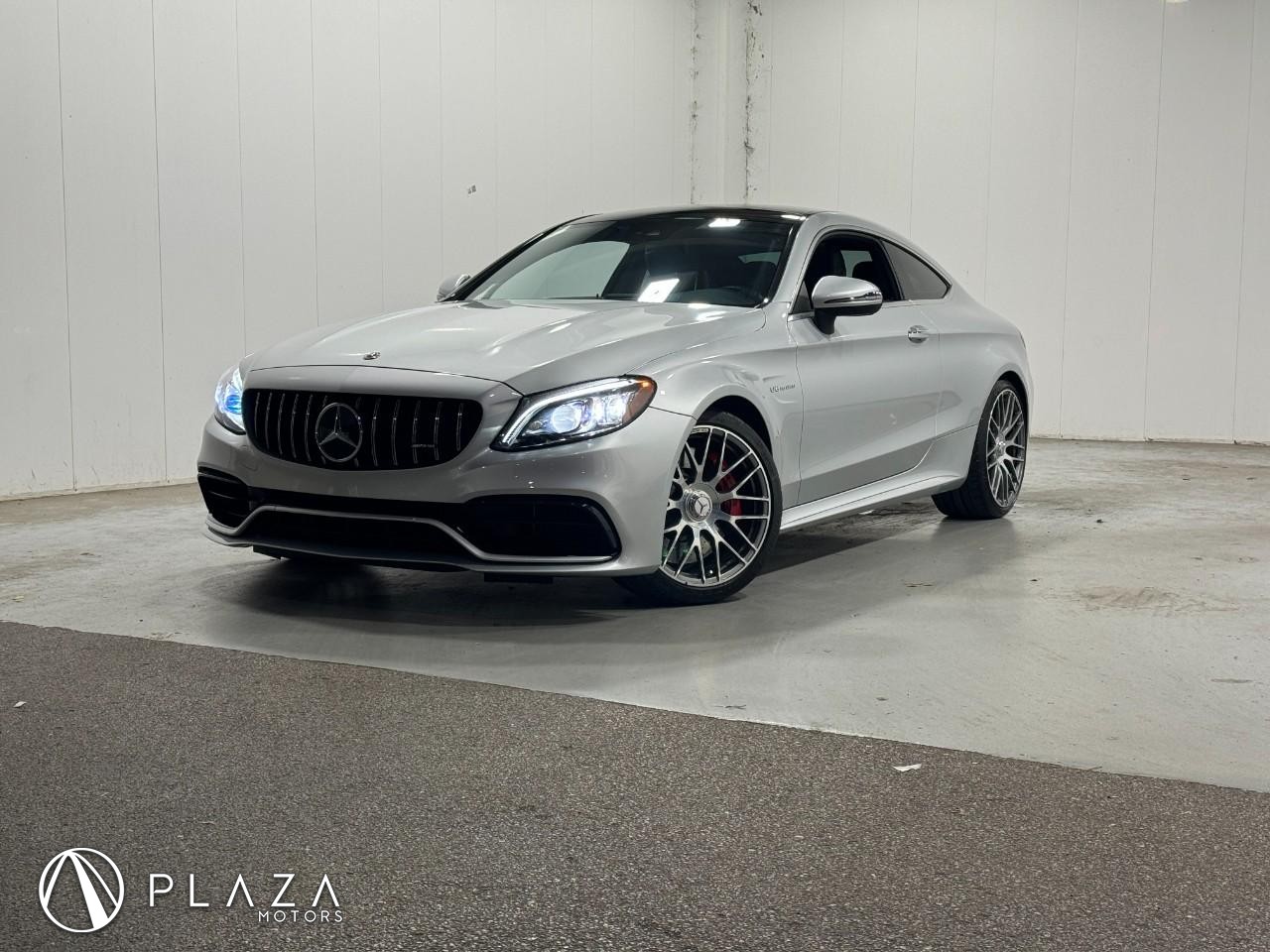 Mercedes-Benz C-Class Vehicle Full-screen Gallery Image 01