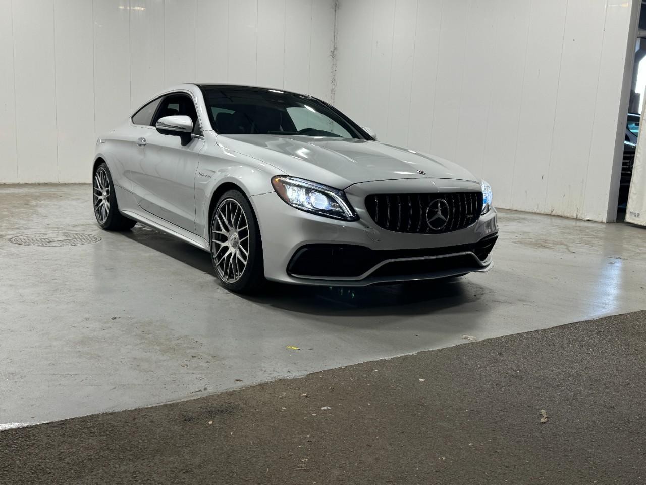 Mercedes-Benz C-Class Vehicle Full-screen Gallery Image 06