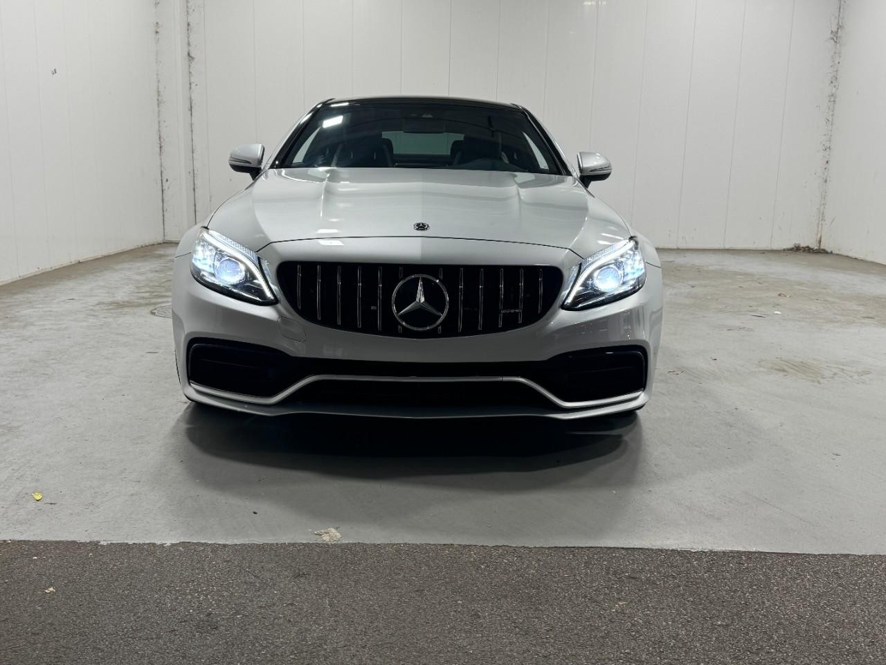 Mercedes-Benz C-Class Vehicle Full-screen Gallery Image 07