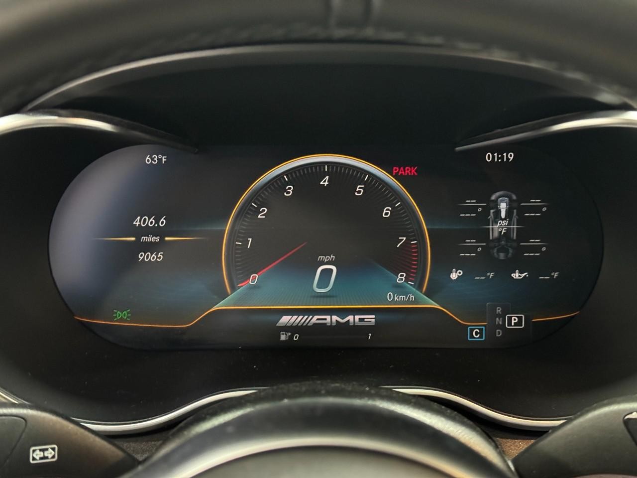 Mercedes-Benz C-Class Vehicle Full-screen Gallery Image 35