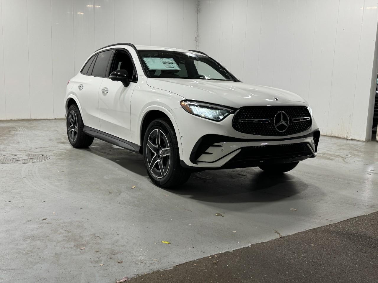 Mercedes-Benz GLC Vehicle Full-screen Gallery Image 6