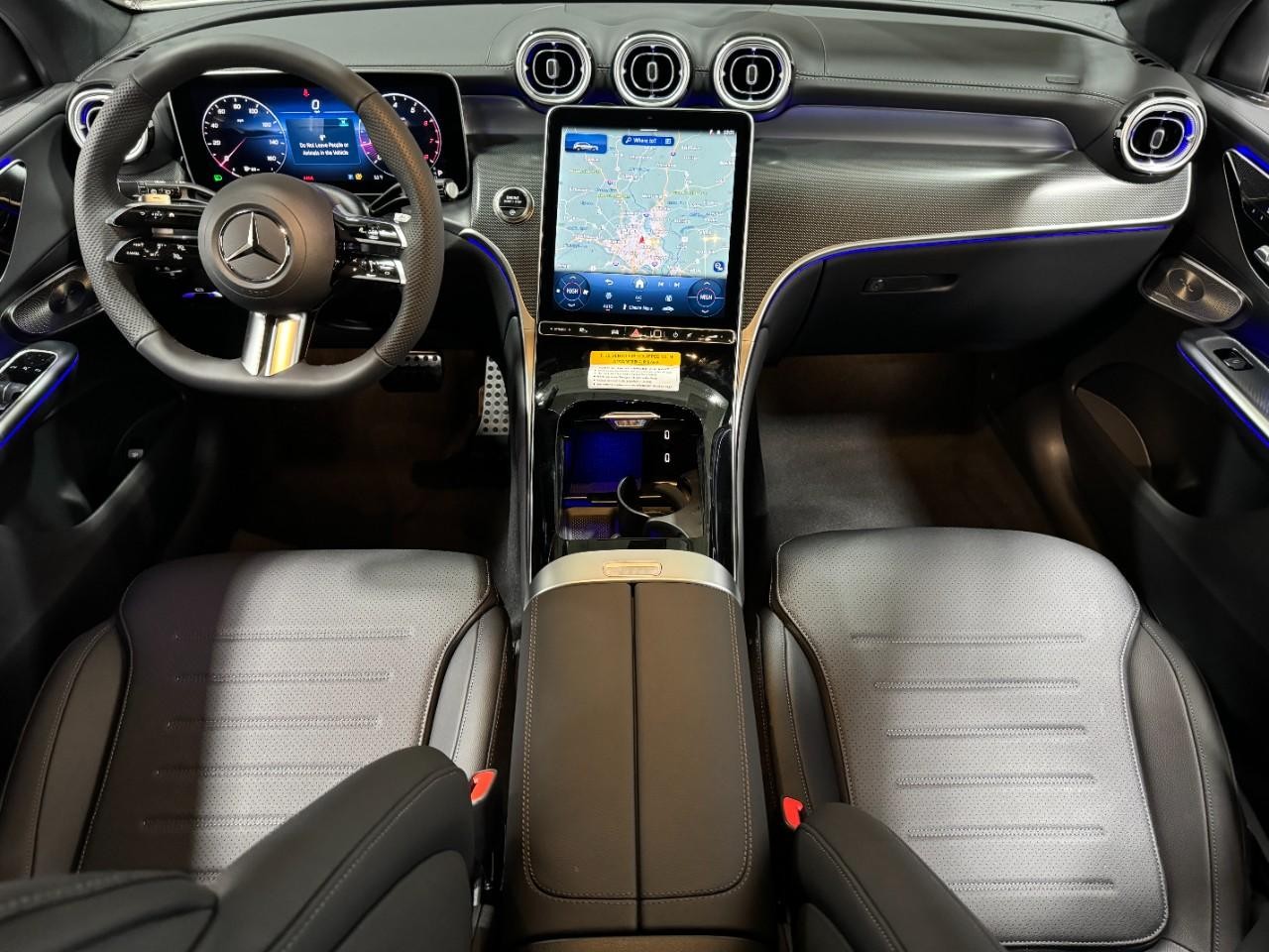 Mercedes-Benz GLC Vehicle Full-screen Gallery Image 11