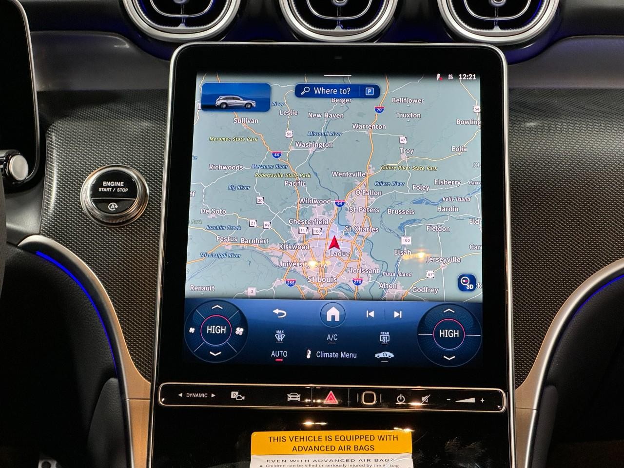 Mercedes-Benz GLC Vehicle Full-screen Gallery Image 13