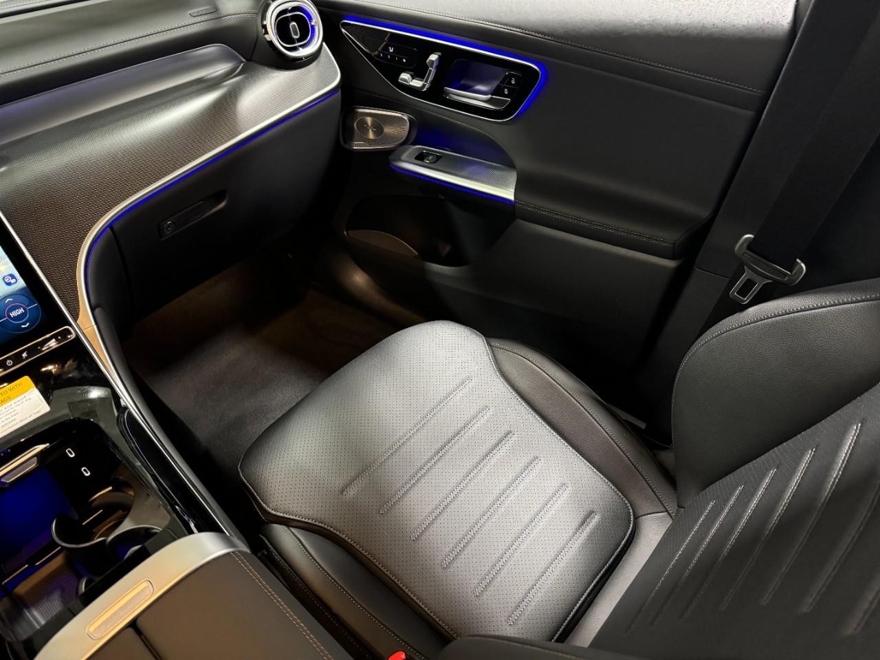 Mercedes-Benz GLC Vehicle Full-screen Gallery Image 14