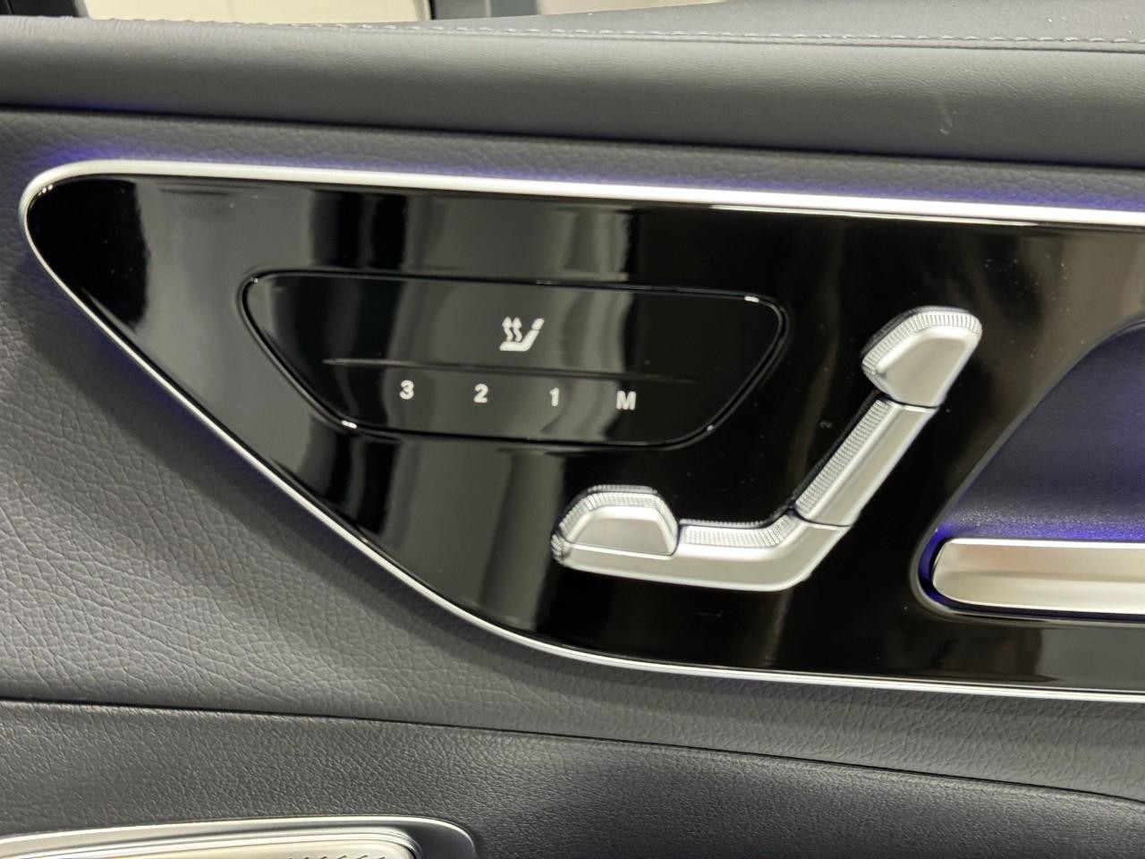 Mercedes-Benz GLC Vehicle Full-screen Gallery Image 18