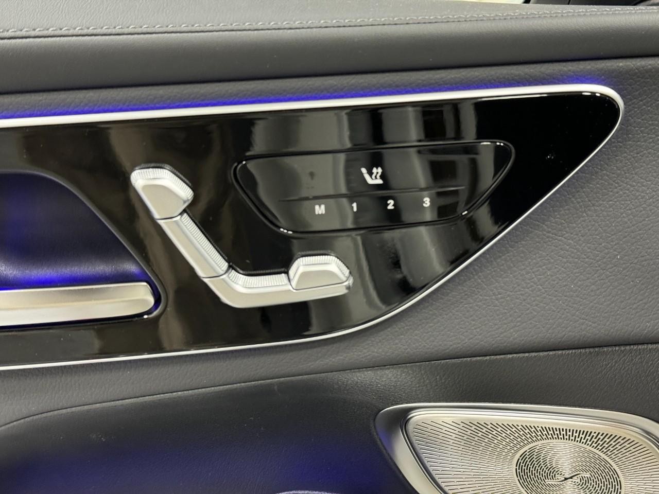 Mercedes-Benz GLC Vehicle Full-screen Gallery Image 21