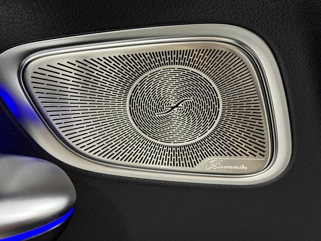 Mercedes-Benz GLC Vehicle Full-screen Gallery Image 24