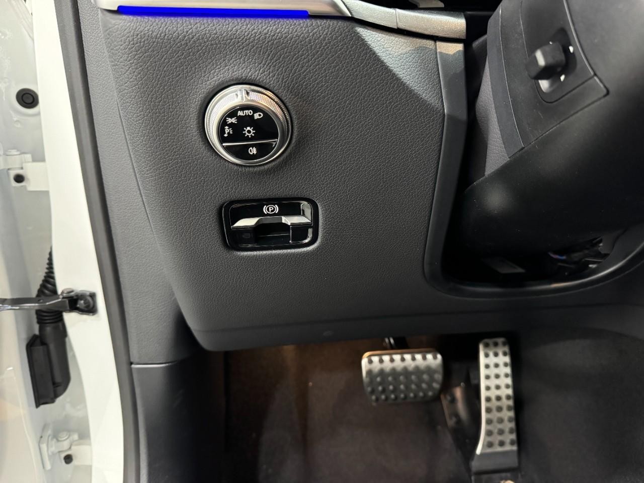 Mercedes-Benz GLC Vehicle Full-screen Gallery Image 29