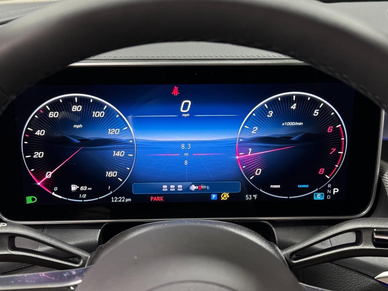 Mercedes-Benz GLC Vehicle Full-screen Gallery Image 32