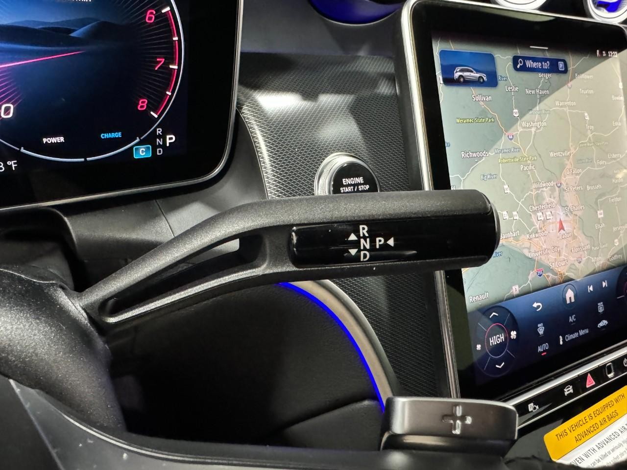 Mercedes-Benz GLC Vehicle Full-screen Gallery Image 33