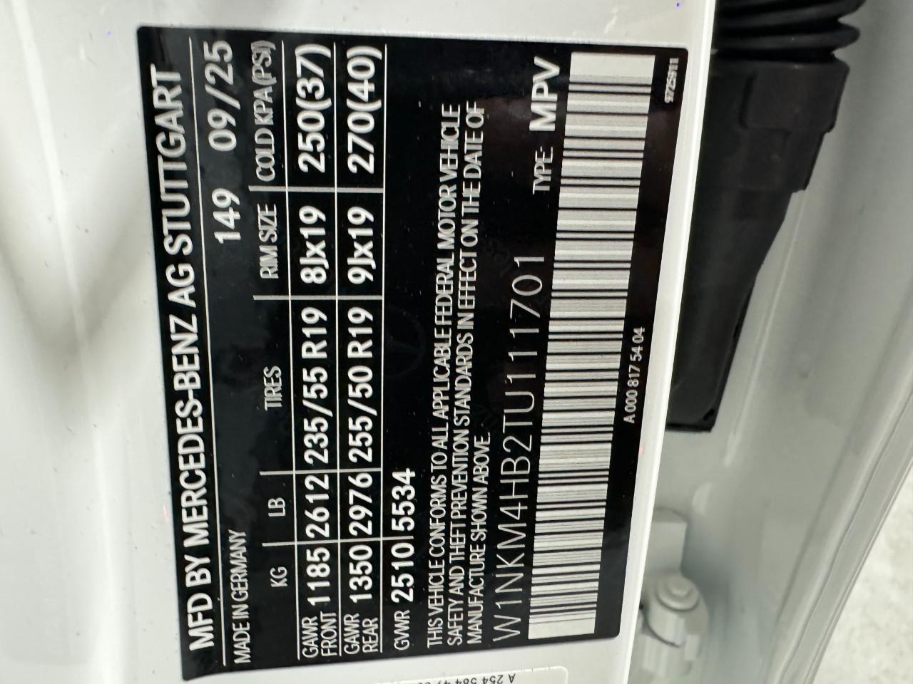 Mercedes-Benz GLC Vehicle Full-screen Gallery Image 35