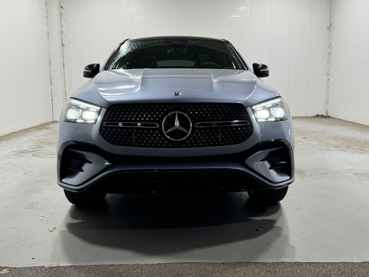 Mercedes-Benz GLE Vehicle Full-screen Gallery Image 7
