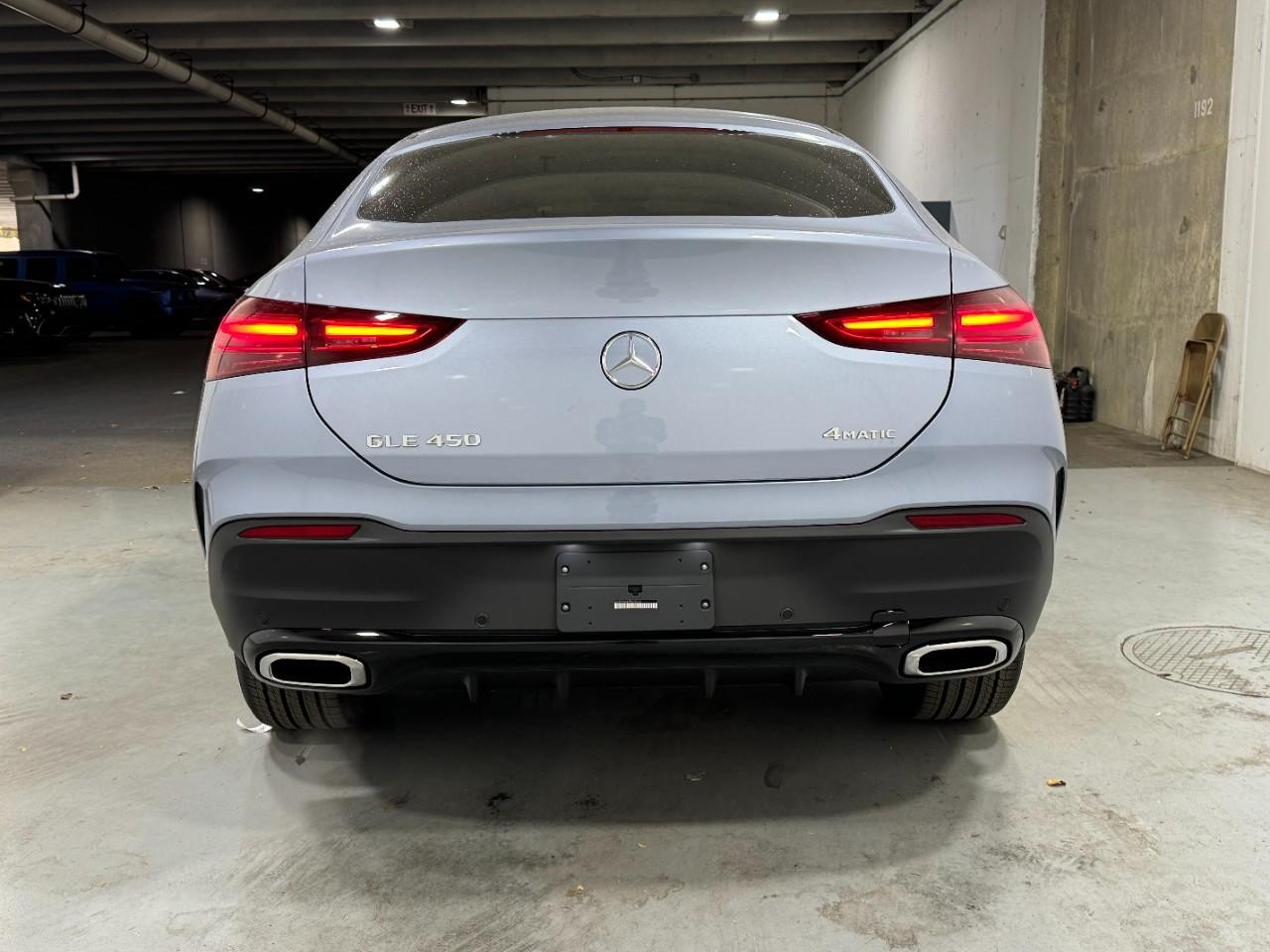 Mercedes-Benz GLE Vehicle Full-screen Gallery Image 9
