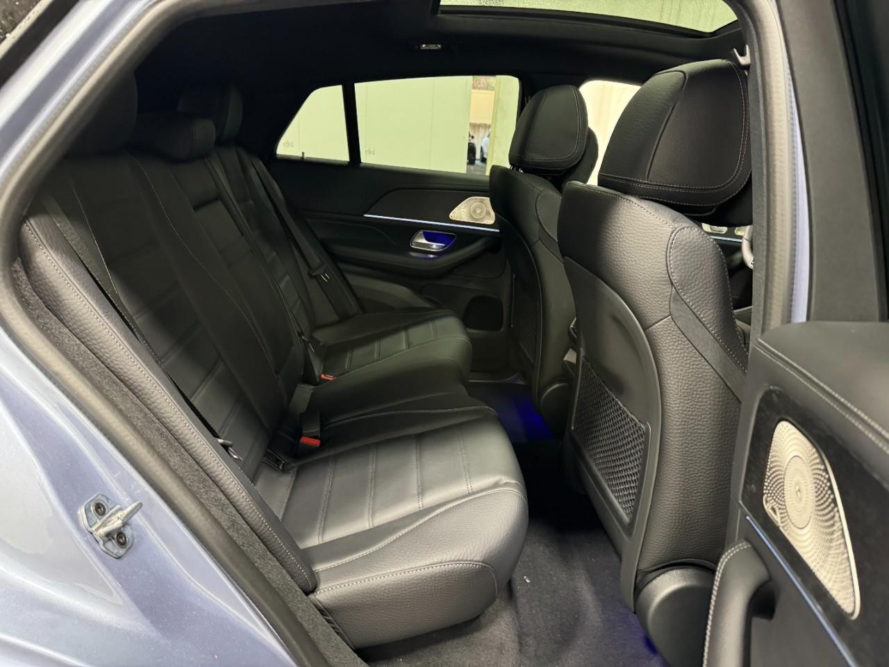 Mercedes-Benz GLE Vehicle Full-screen Gallery Image 10