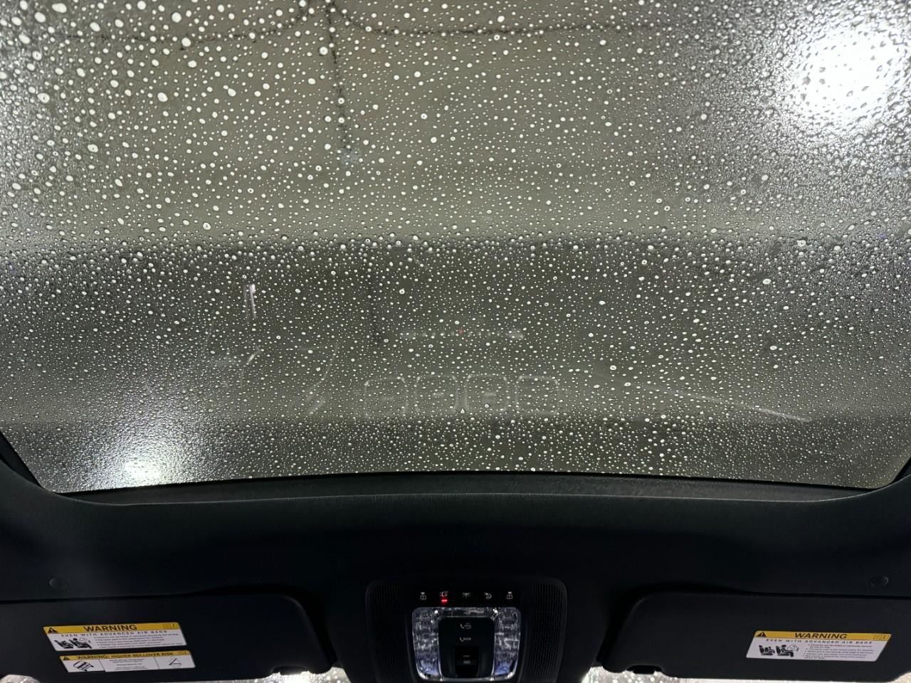 Mercedes-Benz GLE Vehicle Full-screen Gallery Image 11