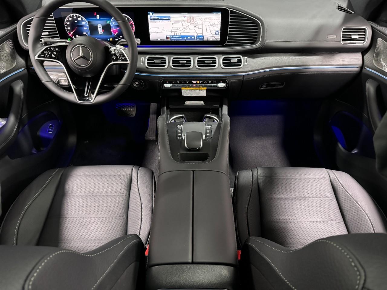 Mercedes-Benz GLE Vehicle Full-screen Gallery Image 12